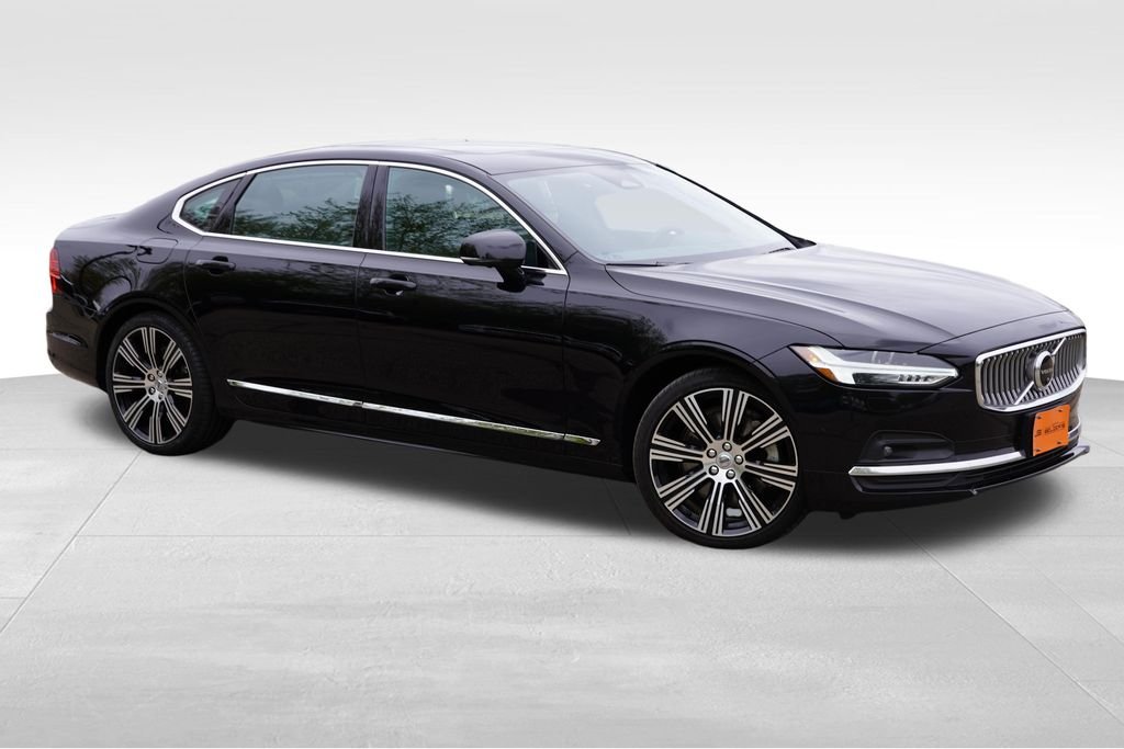 Used 2023 Onyx Black Metallic Volvo B6 Plus image 2