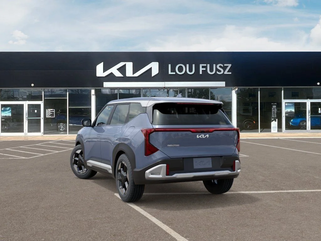 New 2027 Pale Gray Kia EX image 4