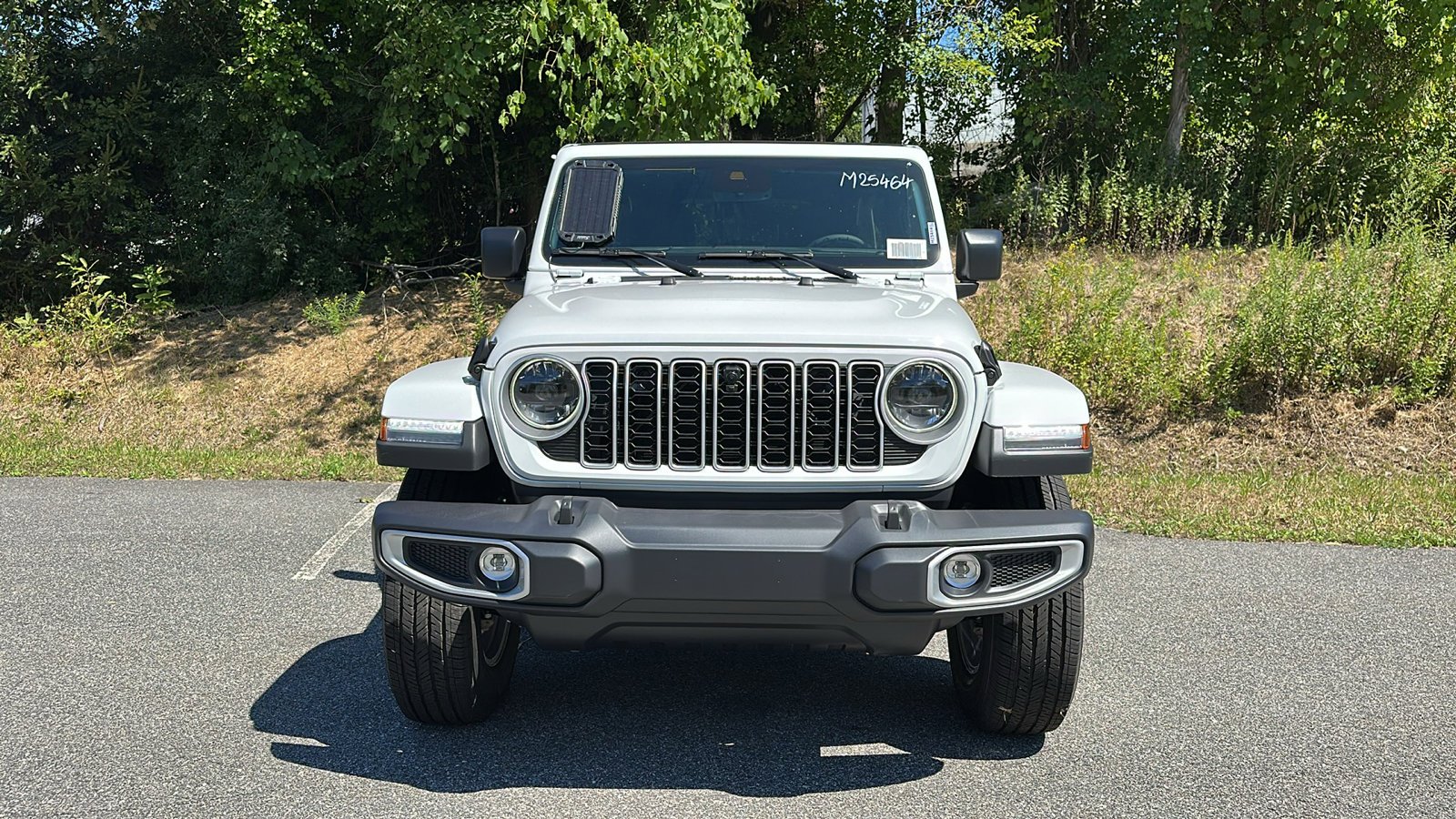 2025 Jeep Wrangler Sahara photo 3