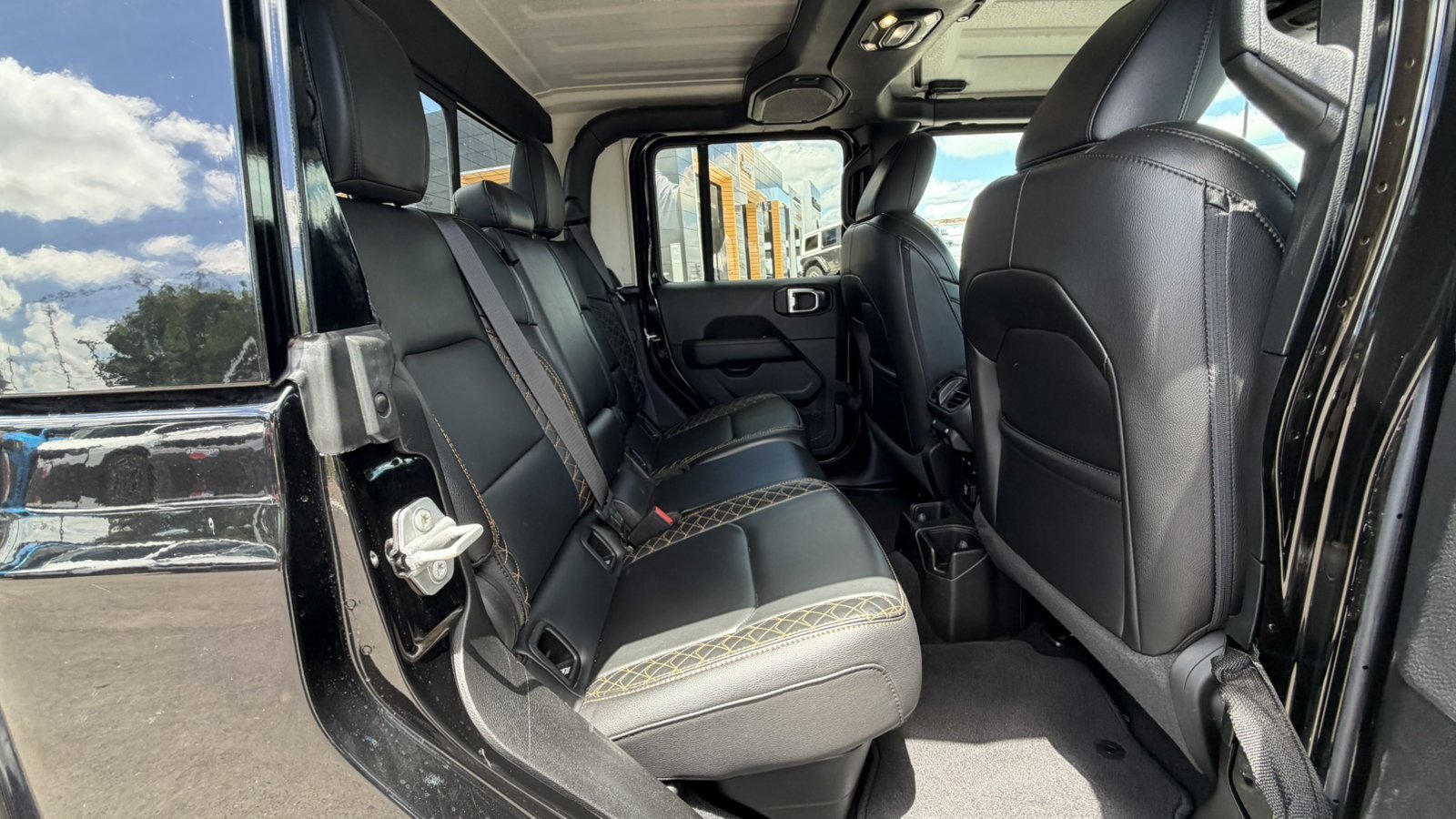 Used 2023 Black Clearcoat Jeep High Altitude image 17