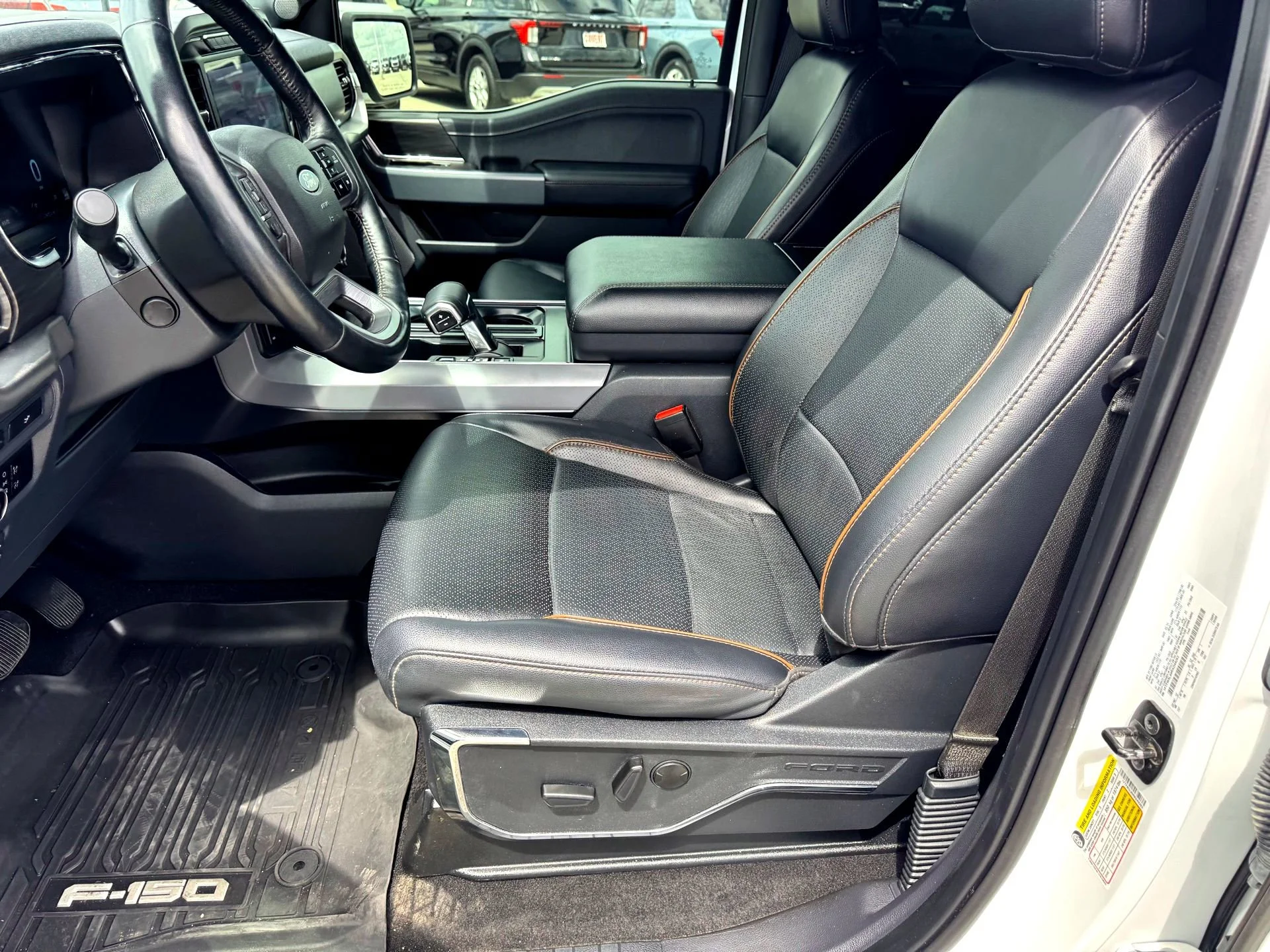 Used 2024  Ford Lariat image 11