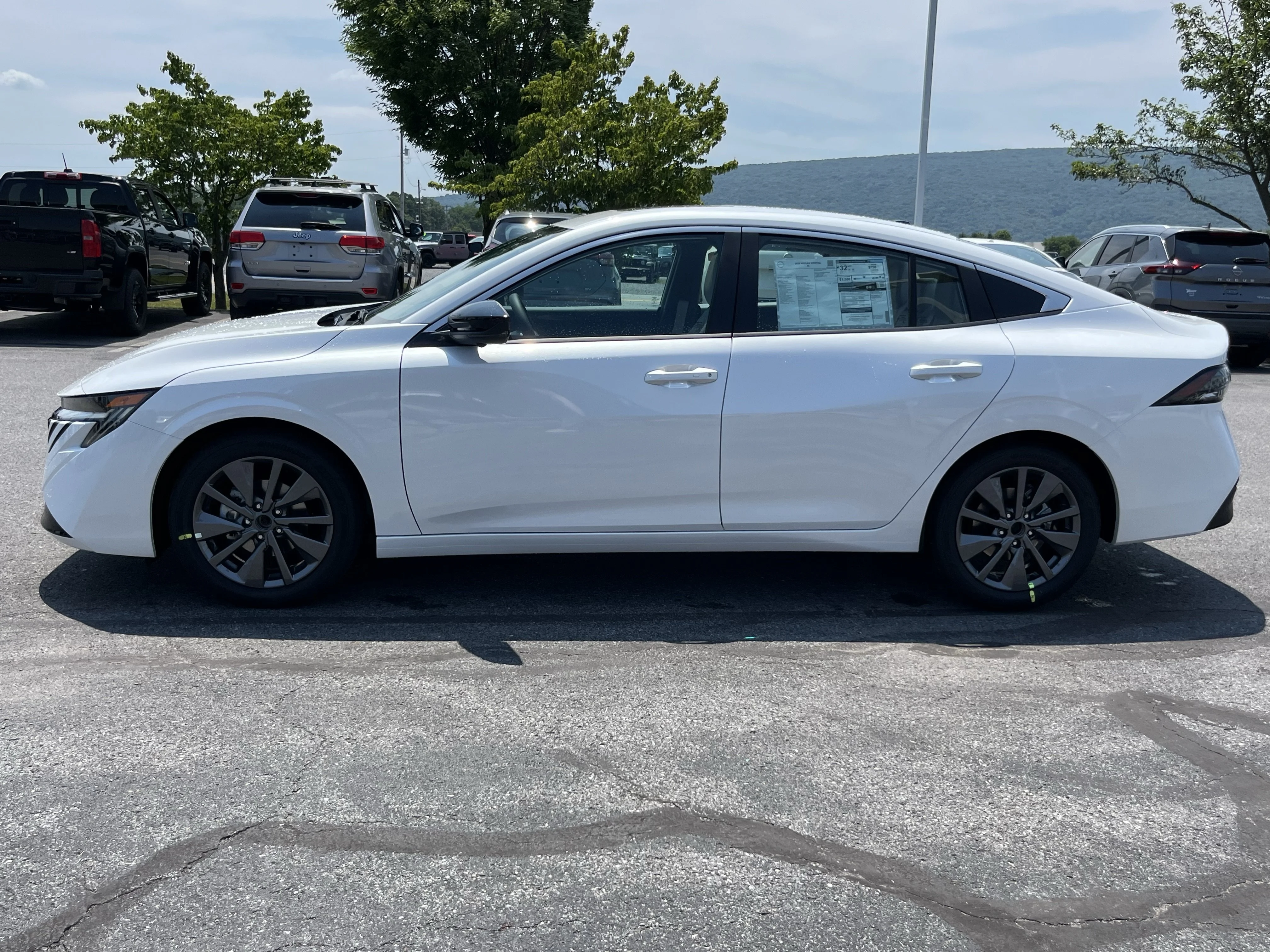 New 2026 Aspen White TriCoat Nissan SL image 9
