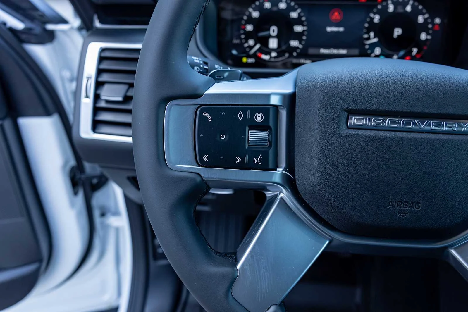 2026 Land Rover Discovery S - Photo 16