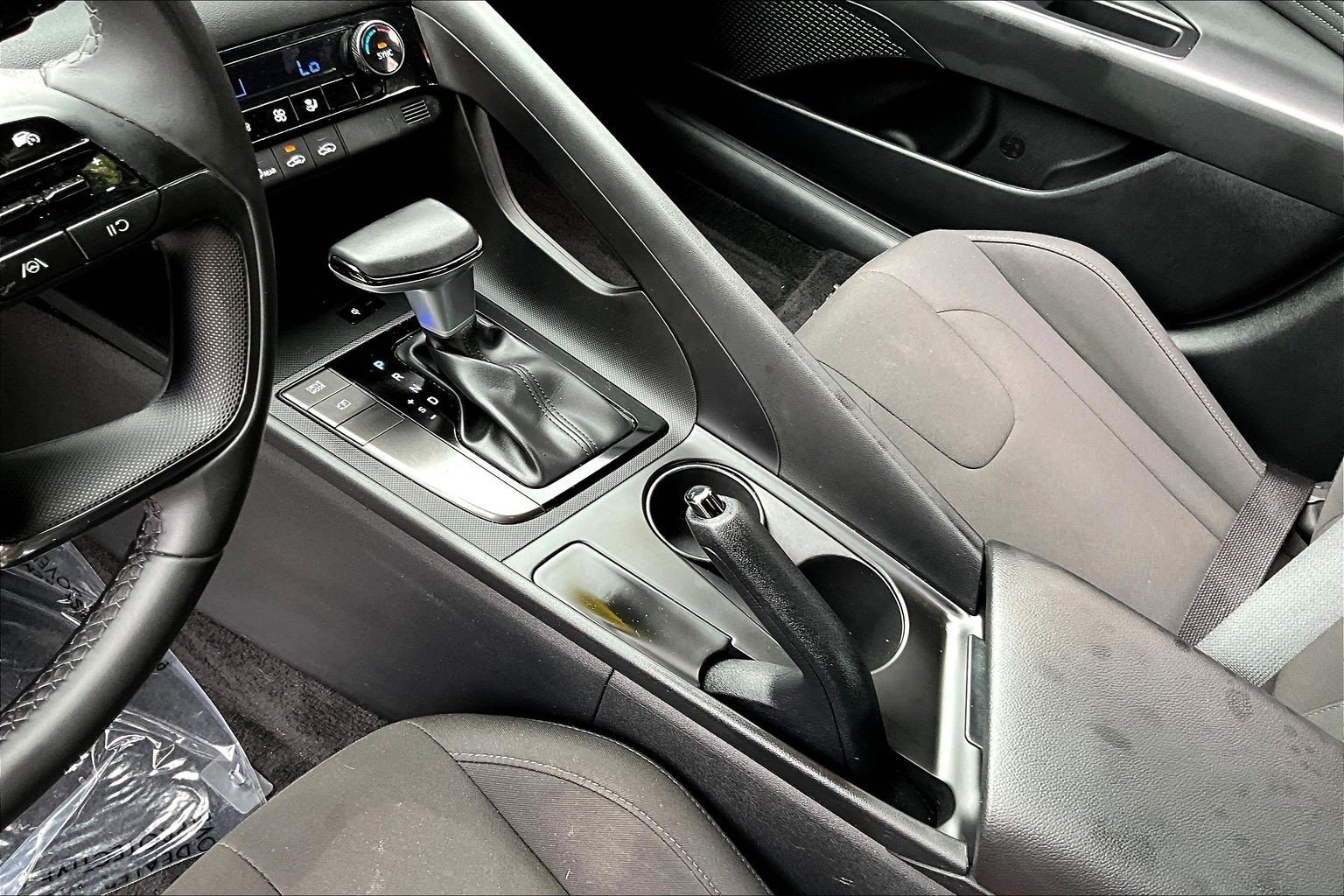 Used 2025 White Hyundai SEL Sport image 16