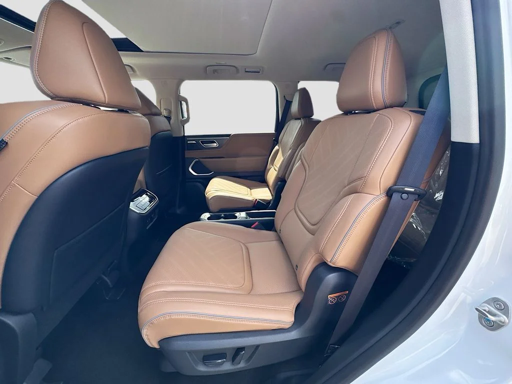 New 2027 RADIANT WHITE INFINITI Luxe 4WD image 25