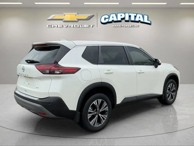 Used 2023 White Nissan SV FWD image 5