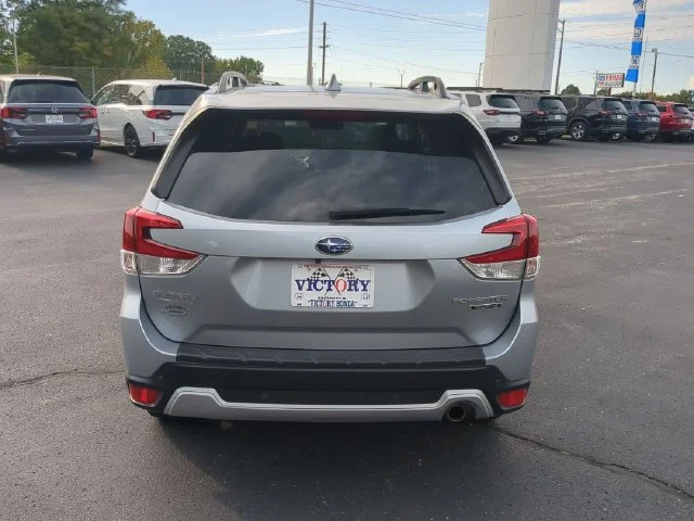 Used 2019 Ice Silver Metallic Subaru Touring image 9