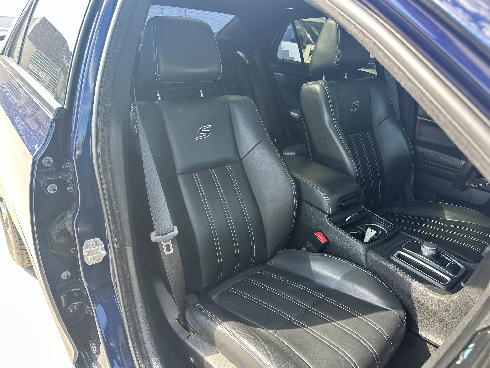 Used 2016 Jazz Blue Pearlcoat Chrysler Base image 30