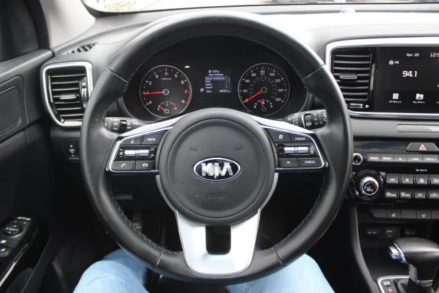 Used 2022 Red Kia EX image 13