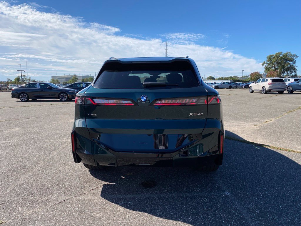 New 2027 Vancouver Green Metallic BMW 40 xDrive image 4