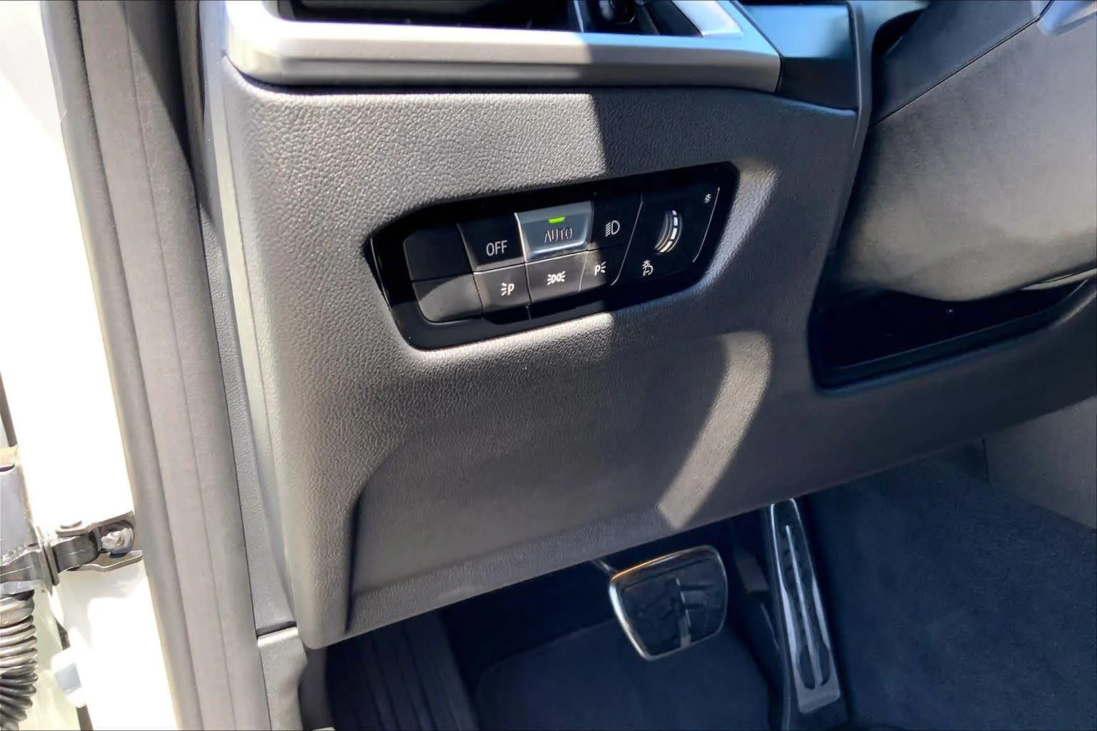 New 2026 Alpine White BMW xDrive40 image 18