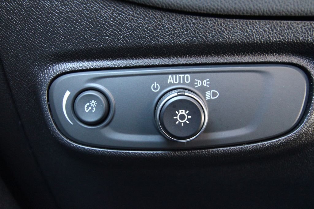 Used 2018 Gray Chevrolet LT image 21