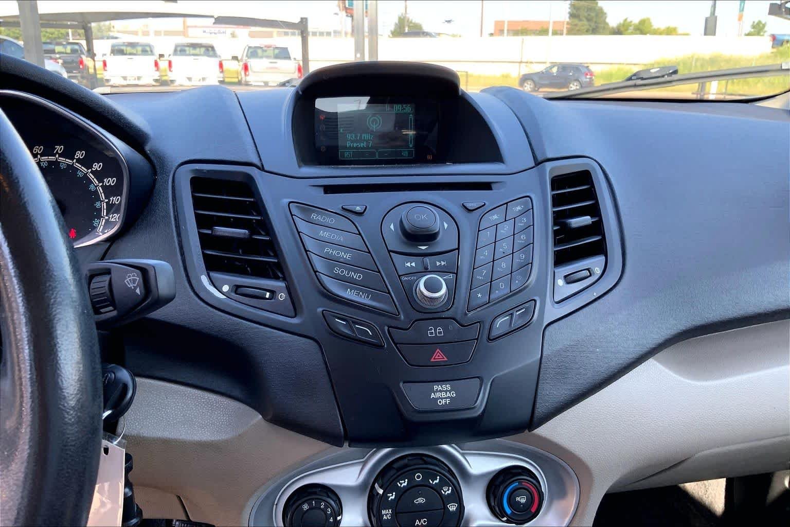 Used 2014 Ingot Silver Metallic Ford SE image 27