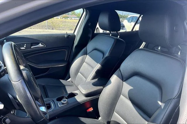 Used 2018 Silver Mercedes-Benz GLA 250 image 26