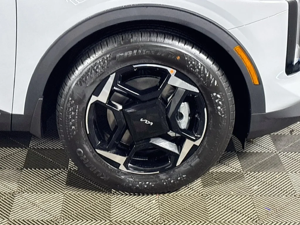 New 2027 Wolf Gray Kia EX image 22