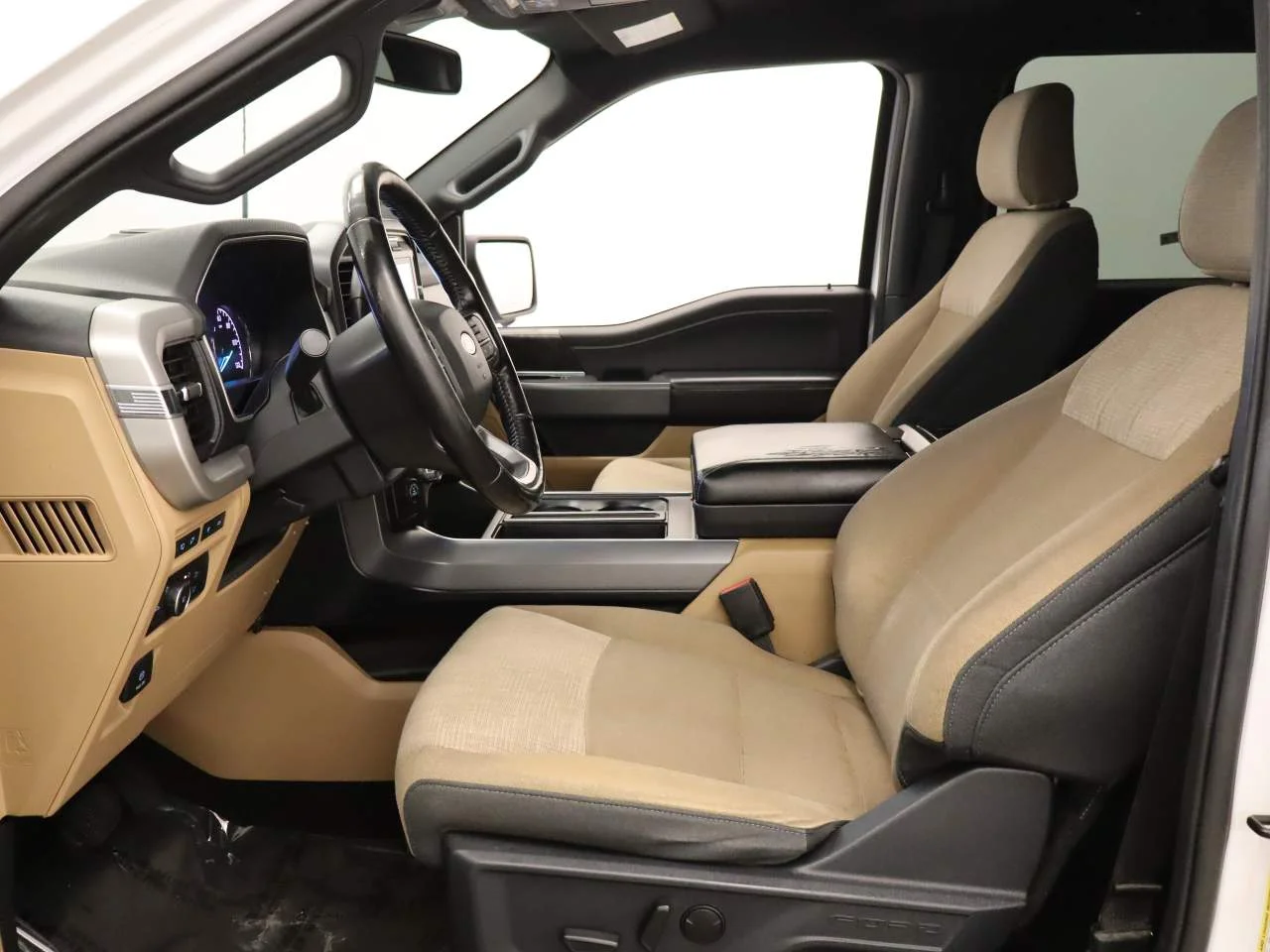 Used 2022 Oxford White Ford XLT Crew Cab image 17
