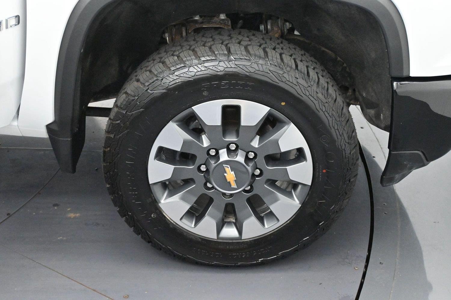 Used 2024 Summit White Chevrolet Custom image 33