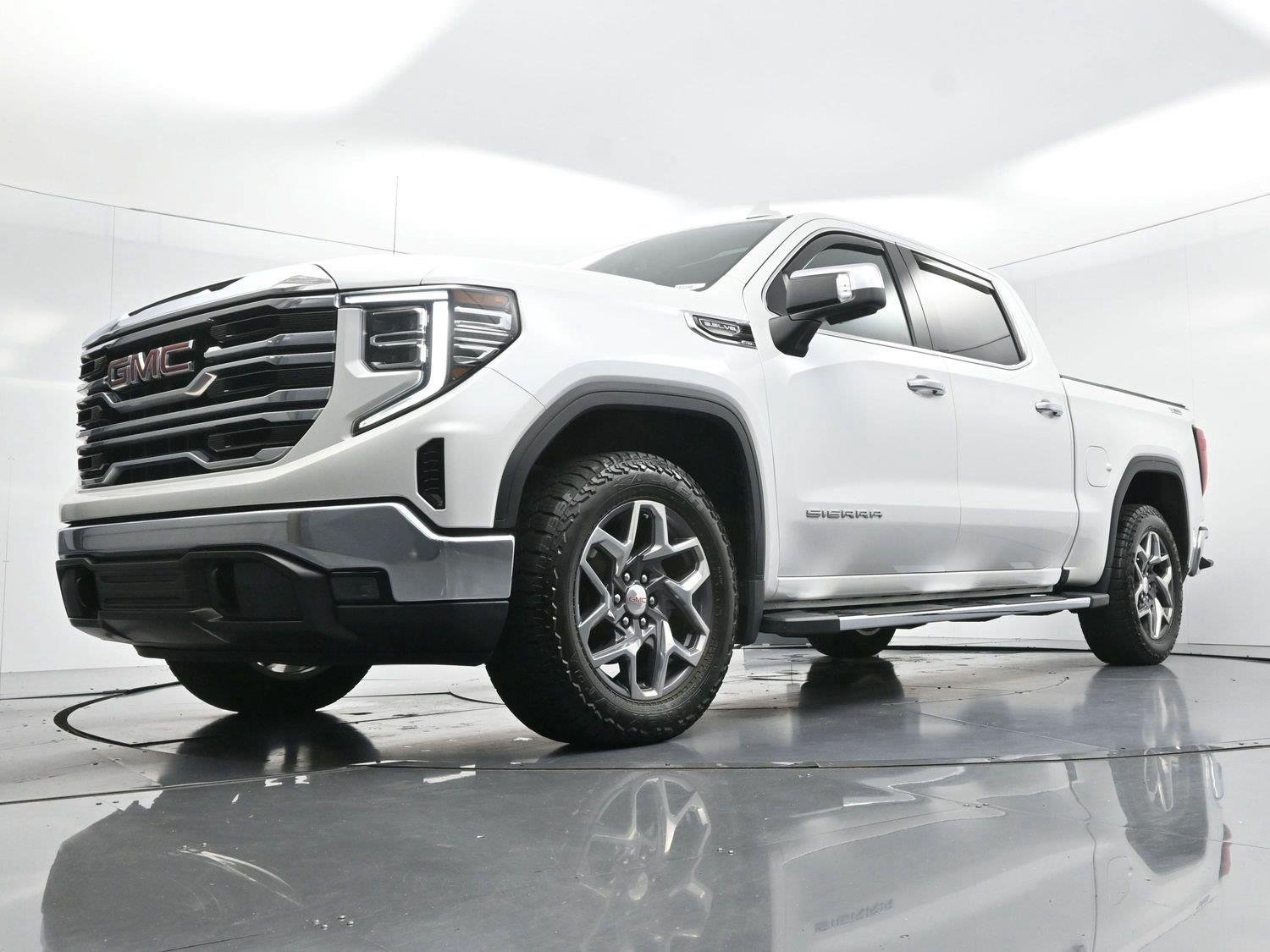 Used 2023 White Frost Tricoat GMC SLT image 48