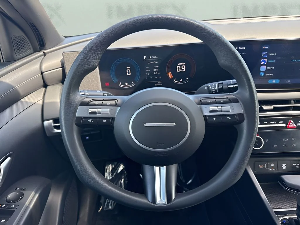 Used 2025 White Hyundai SEL image 13