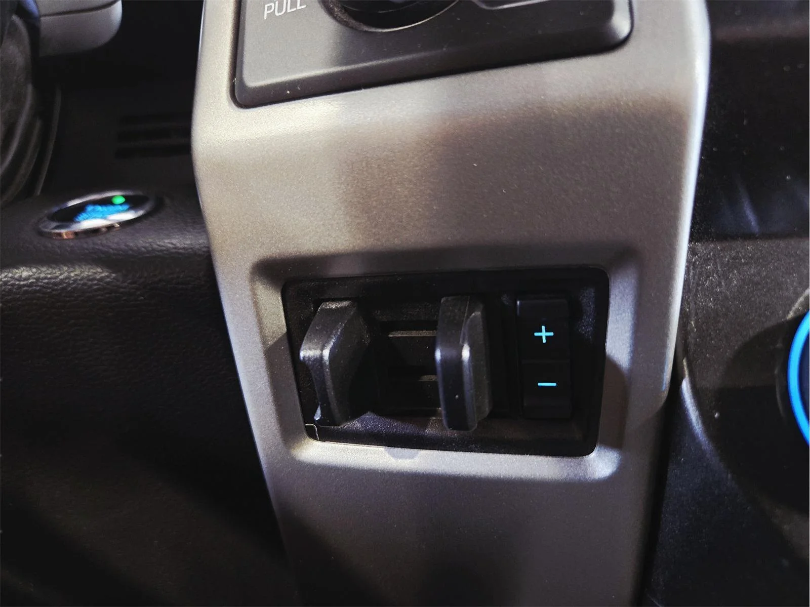 Used 2020 Agate Black Ford Lariat image 27