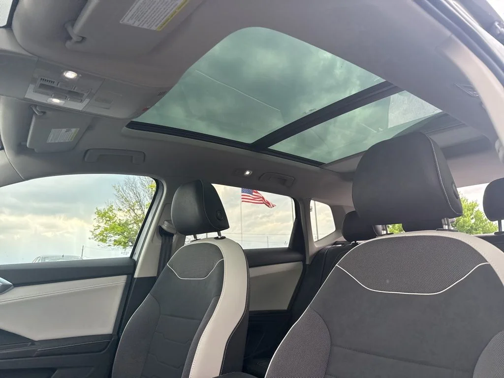 2025 Volkswagen Taos SE - Photo 30