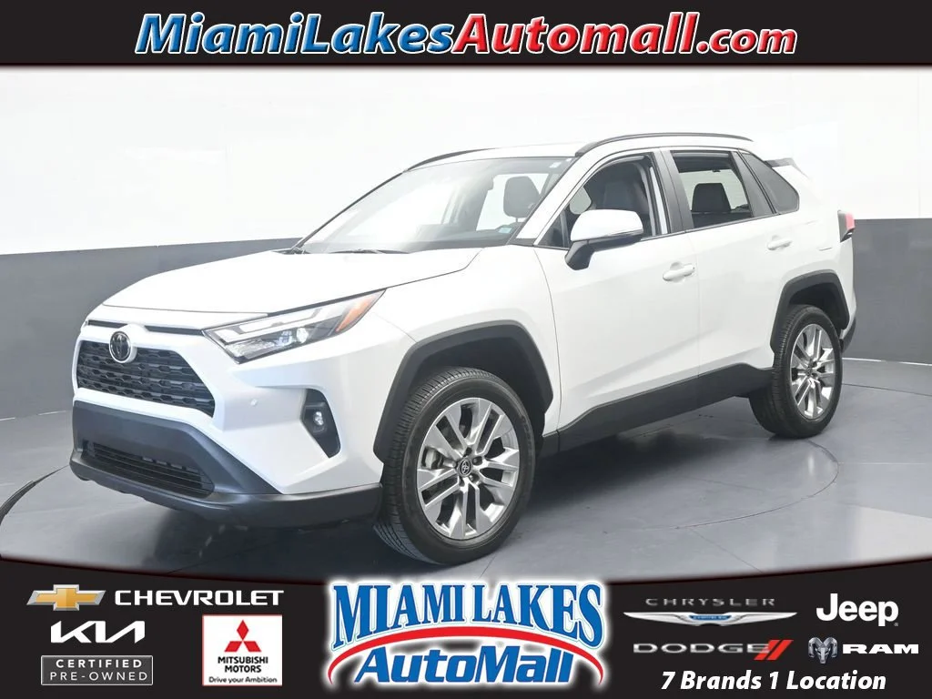 Used 2025 White Toyota XLE Premium image 1
