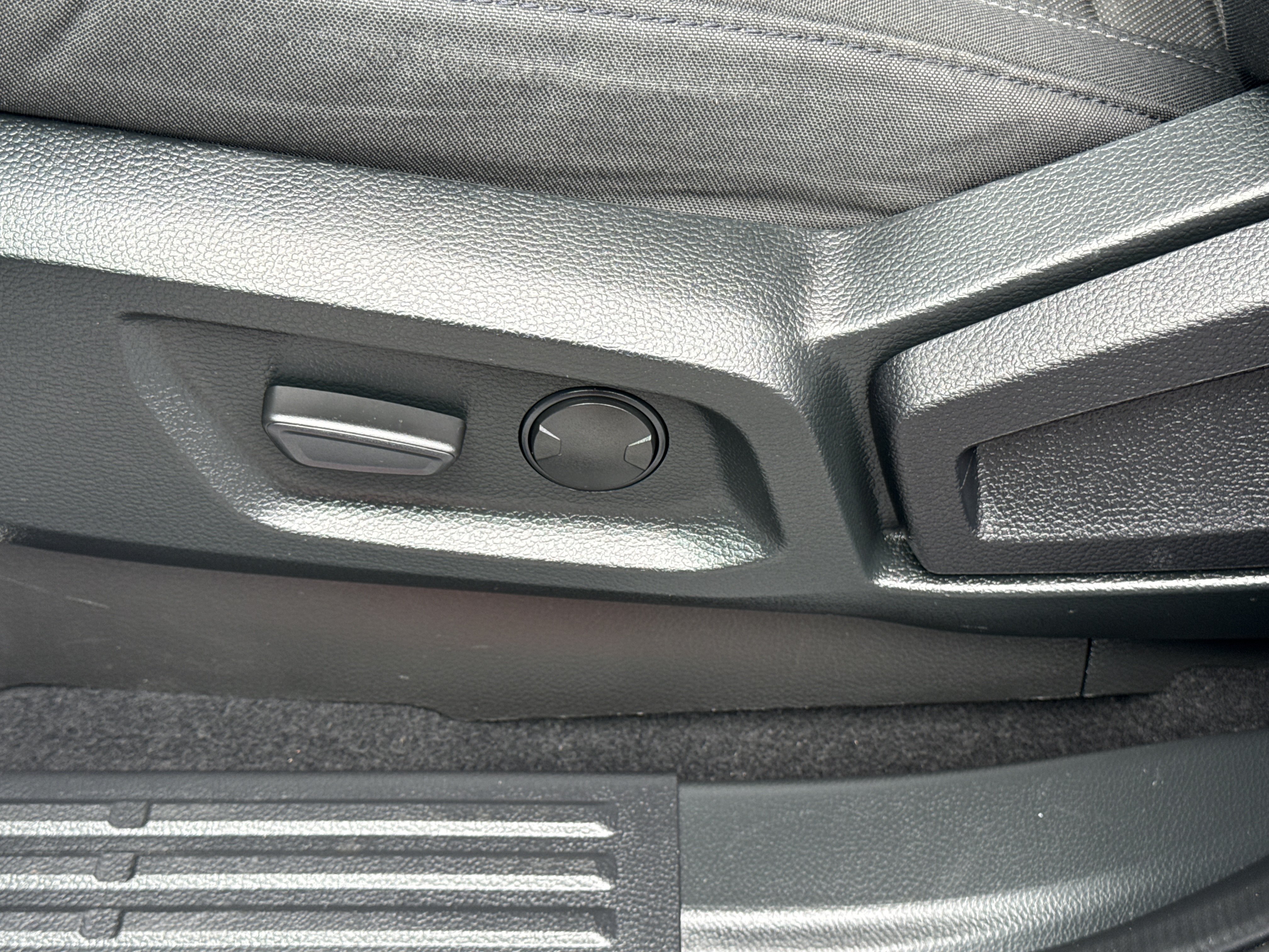 Used 2022 Carbonized Gray Metallic Ford XLT 4WD image 14