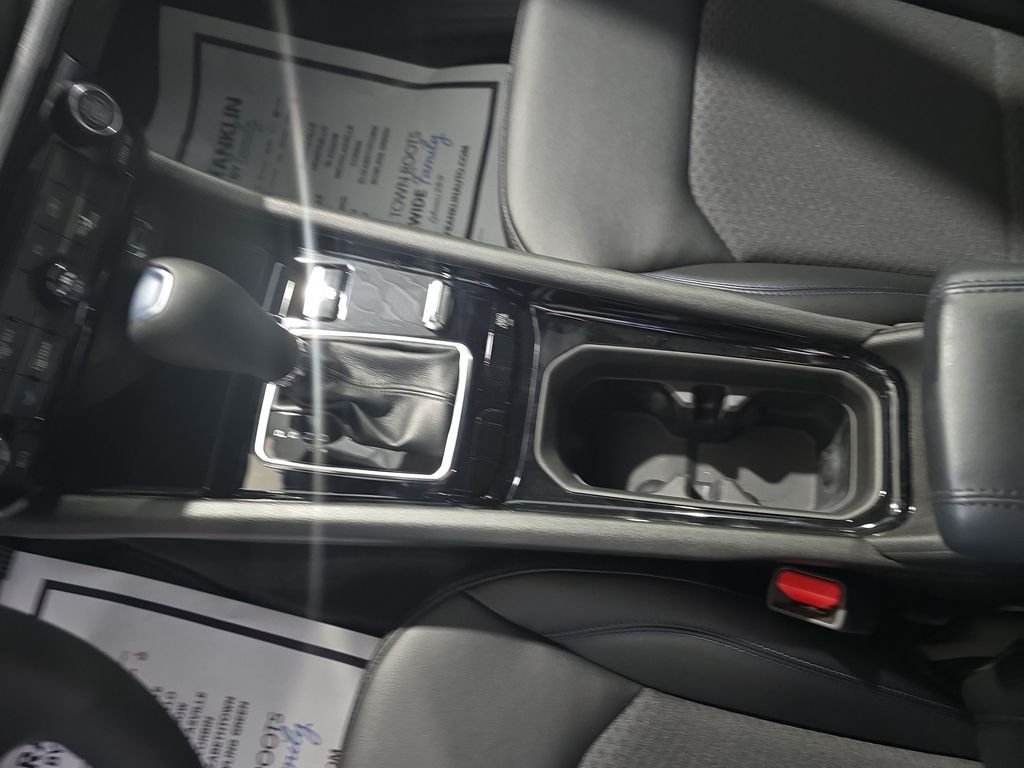 New 2026 Bright White Clearcoat Jeep Latitude image 25