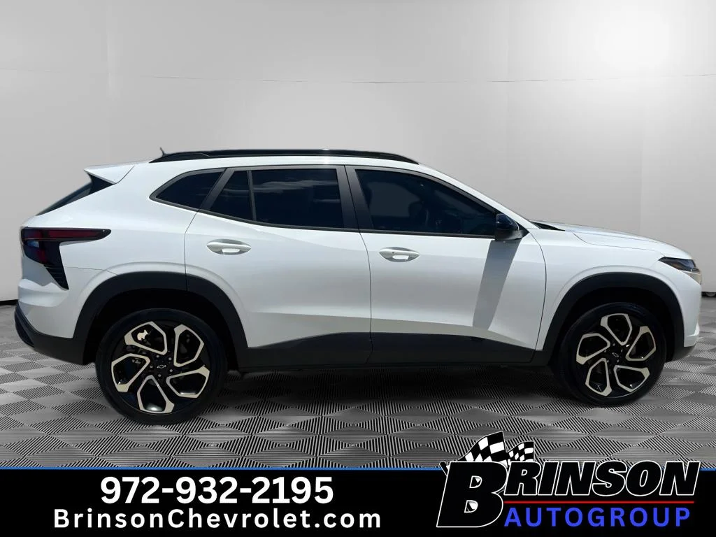 New 2026 Summit White Chevrolet 2RS image 6