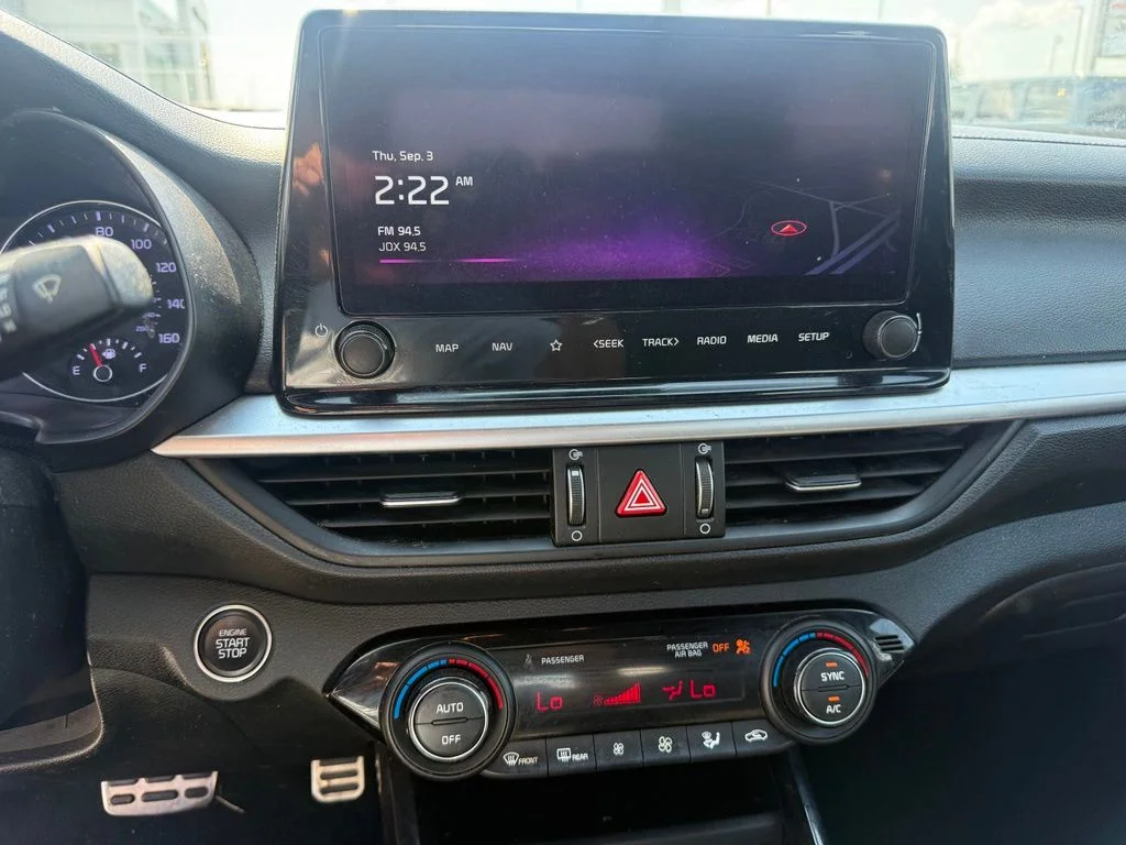 Used 2023 White Kia GT-Line image 12