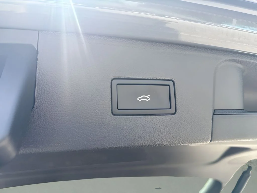 Used 2026  Volkswagen 2.0T SE w/Technology image 21