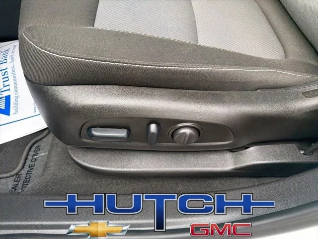 Used 2025 Summit White Chevrolet 2LT image 23