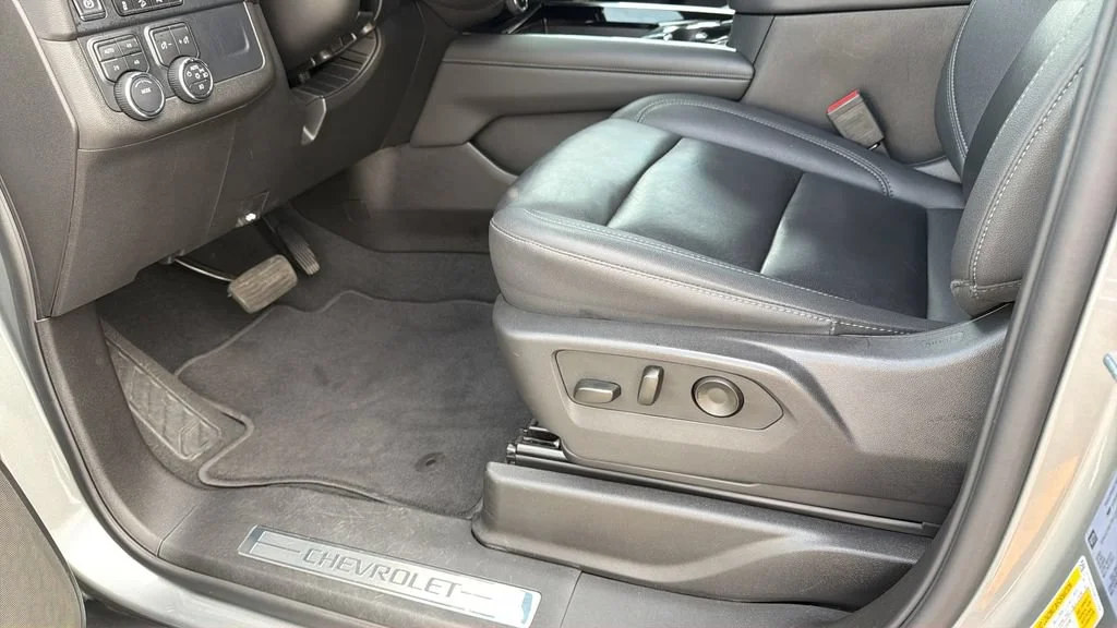 Used 2025 Sterling Gray Metallic Chevrolet Z71 image 18