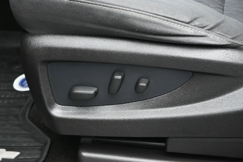 Used 2016 Black Chevrolet LS image 9