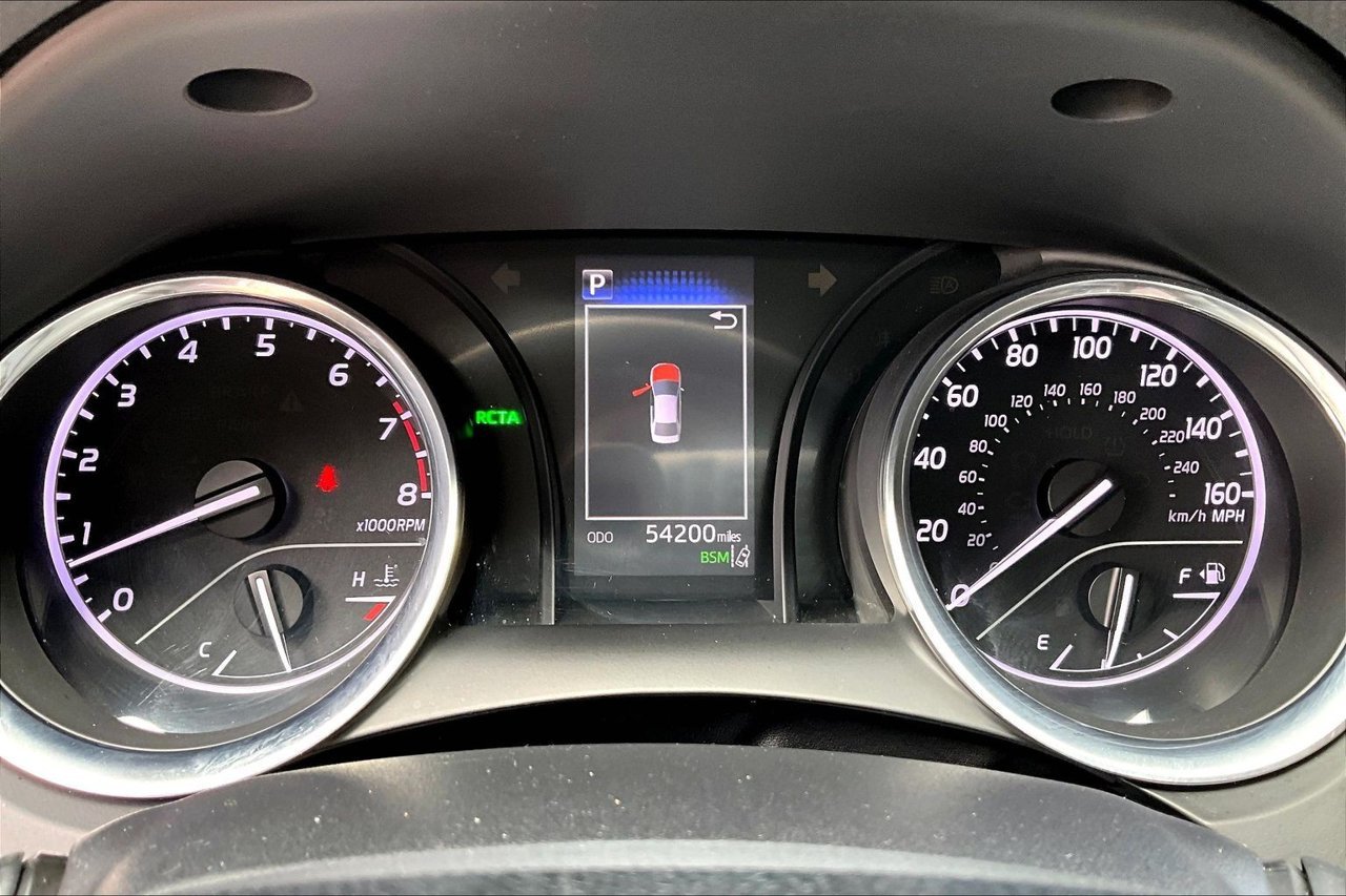 Used 2020 Silver Toyota SE image 12