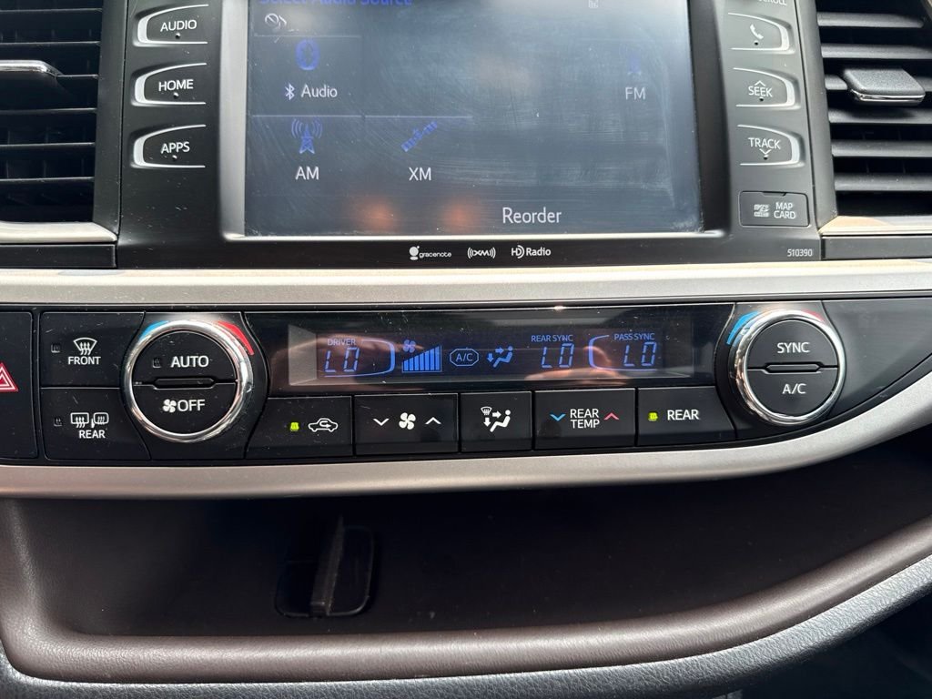 Used 2019 Silver Toyota XLE image 32