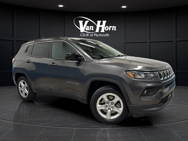 Used 2023 Granite Crystal Metallic Clearcoat Jeep Latitude image 1