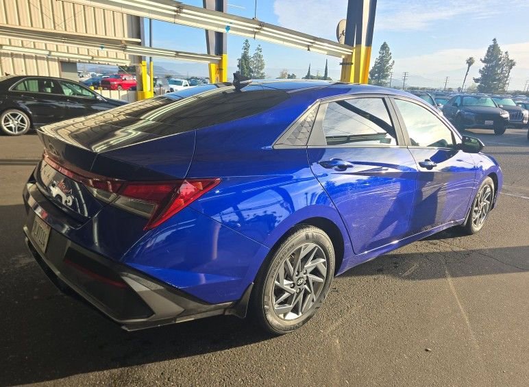 Used 2024 Hyundai Elantra SEL with VIN KMHLM4DG7RU731560 for sale in Kansas City