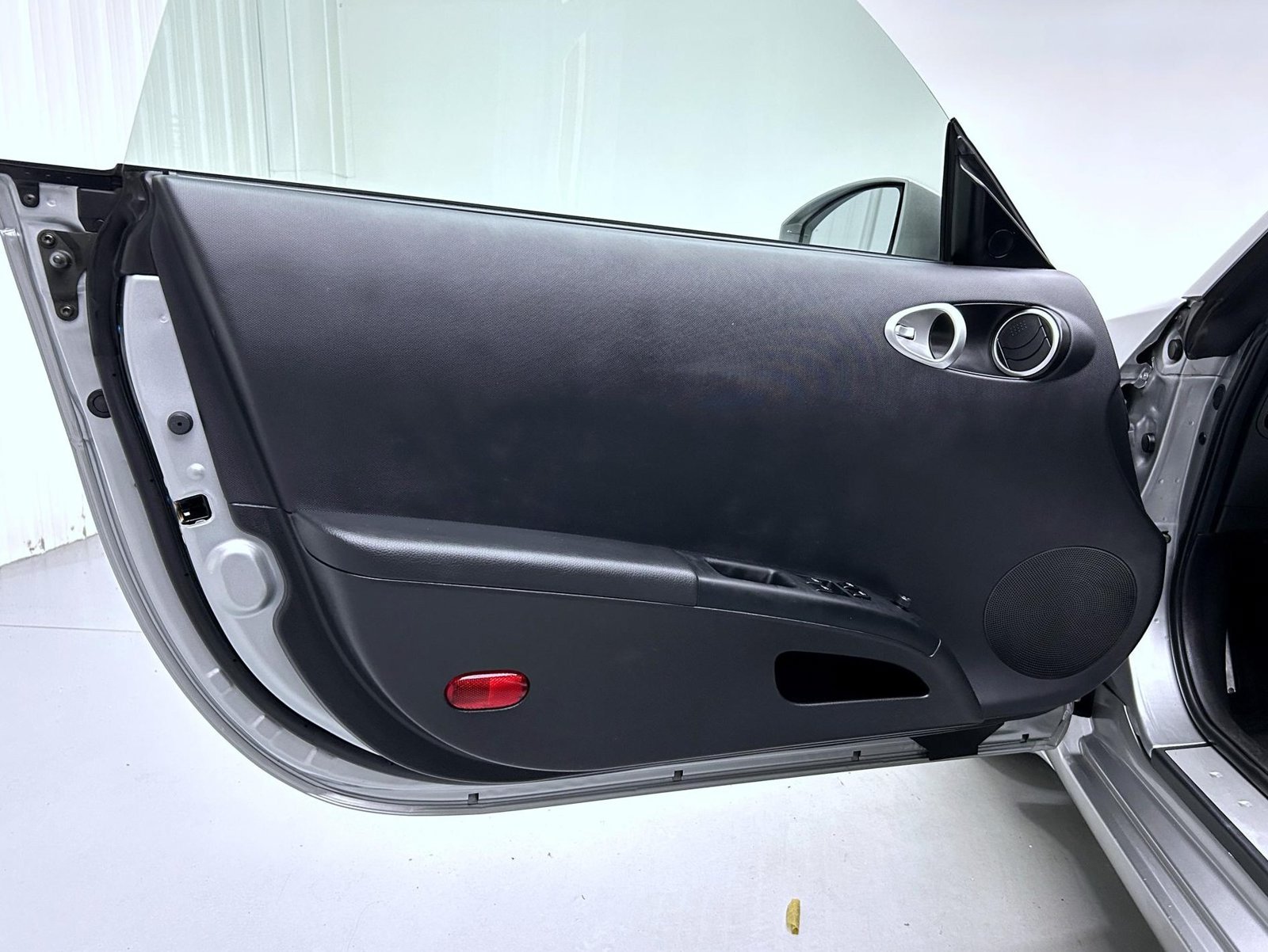 Used 2005 Silver Nissan Grand Touring image 9