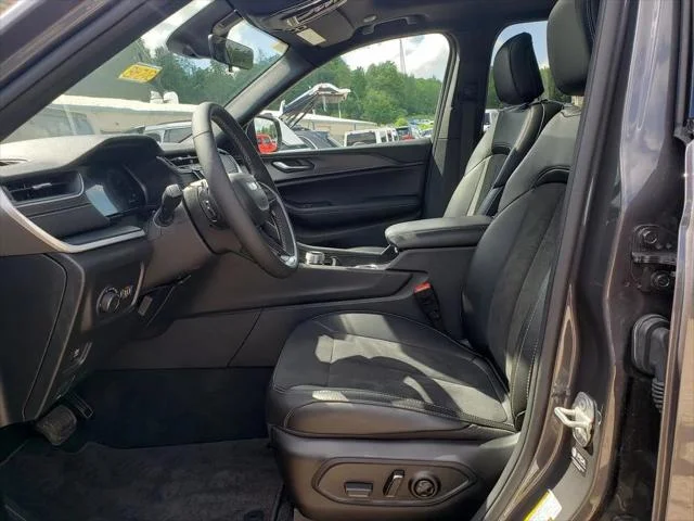 New 2025 Baltic Gray Metallic Clear-Coat Exterior Paint Jeep Altitude X image 22