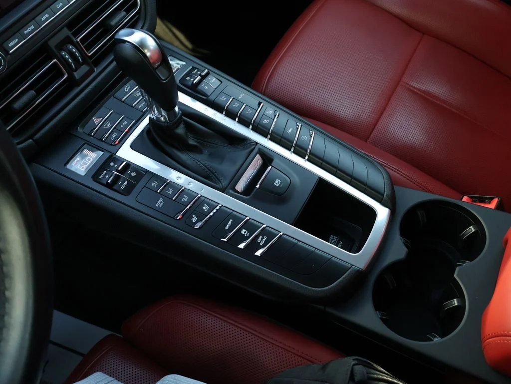 Used 2020  Porsche Base image 24