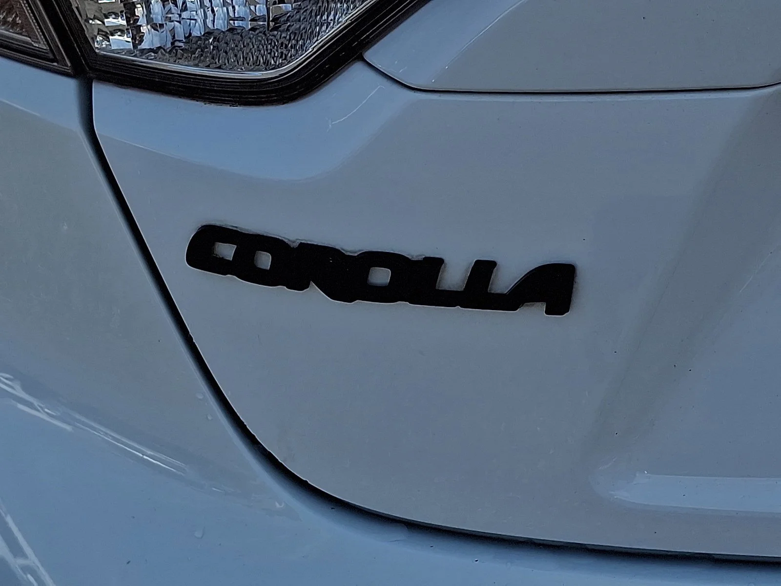 Used 2020 Super White Toyota LE image 30