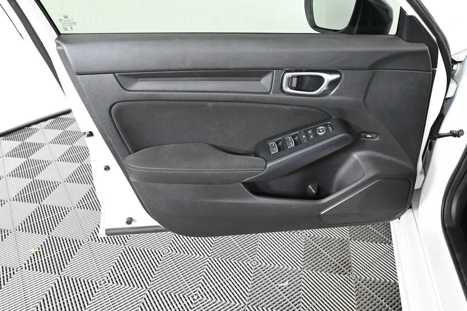 Used 2024 Platinum White Pearl Honda Sport image 17