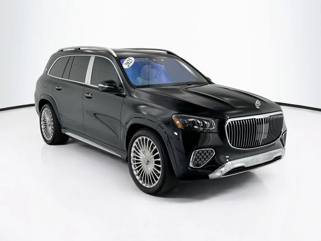Used 2025  Mercedes-Benz Maybach GLS 600 image 3