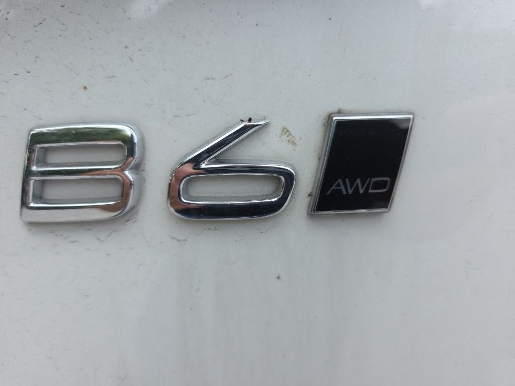 Used 2024 White Volvo B6 Plus Bright Theme image 25