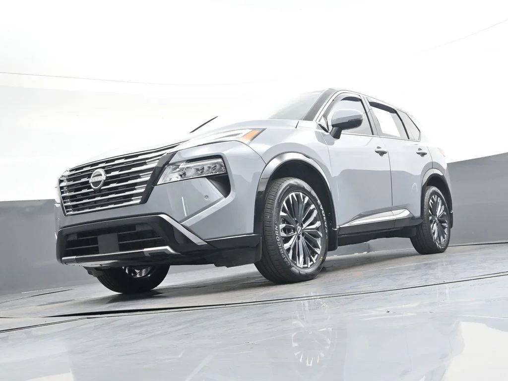 Used 2024 Gray Nissan Platinum image 47