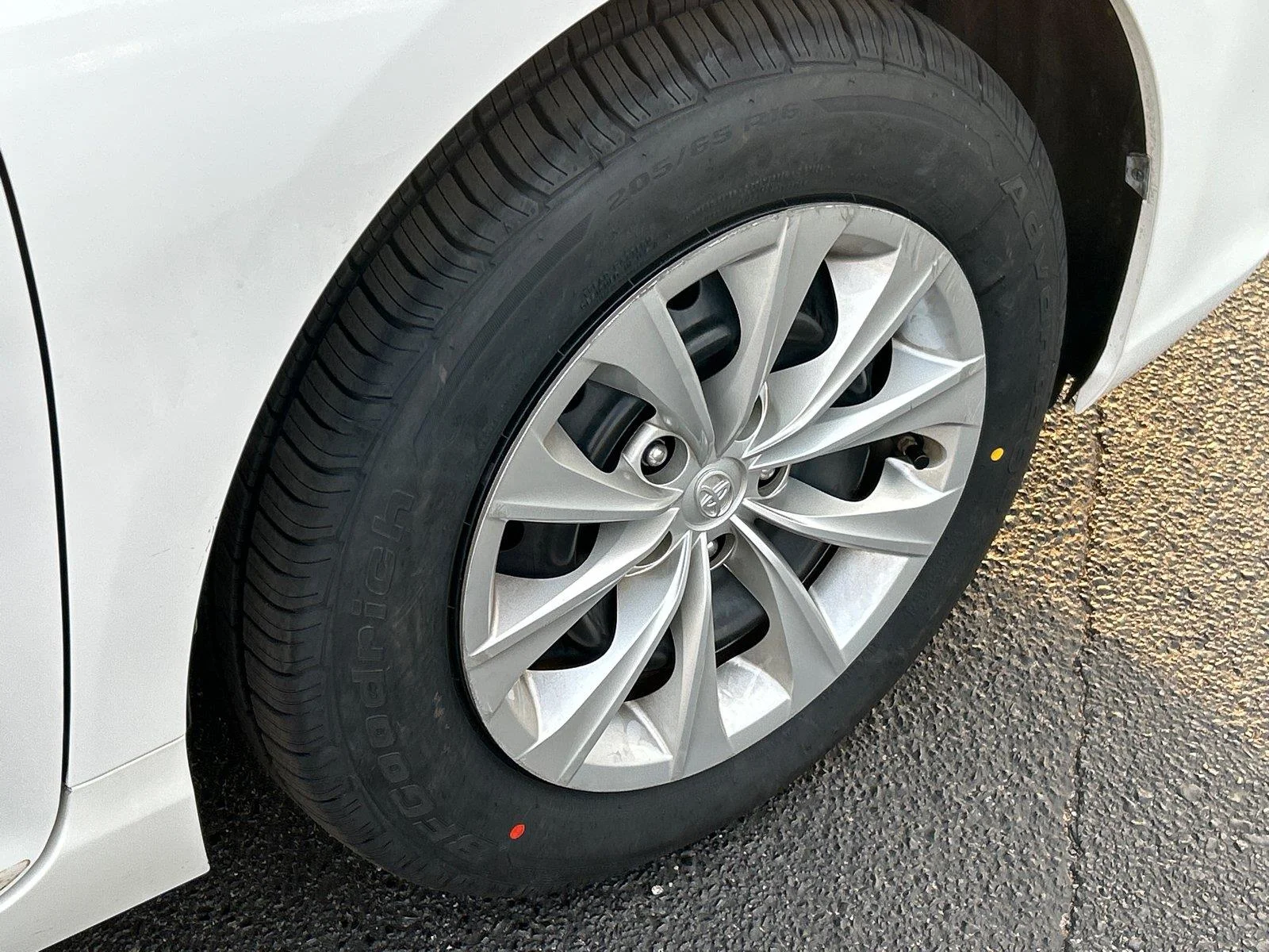 Used 2017 Super White Toyota XSE image 34