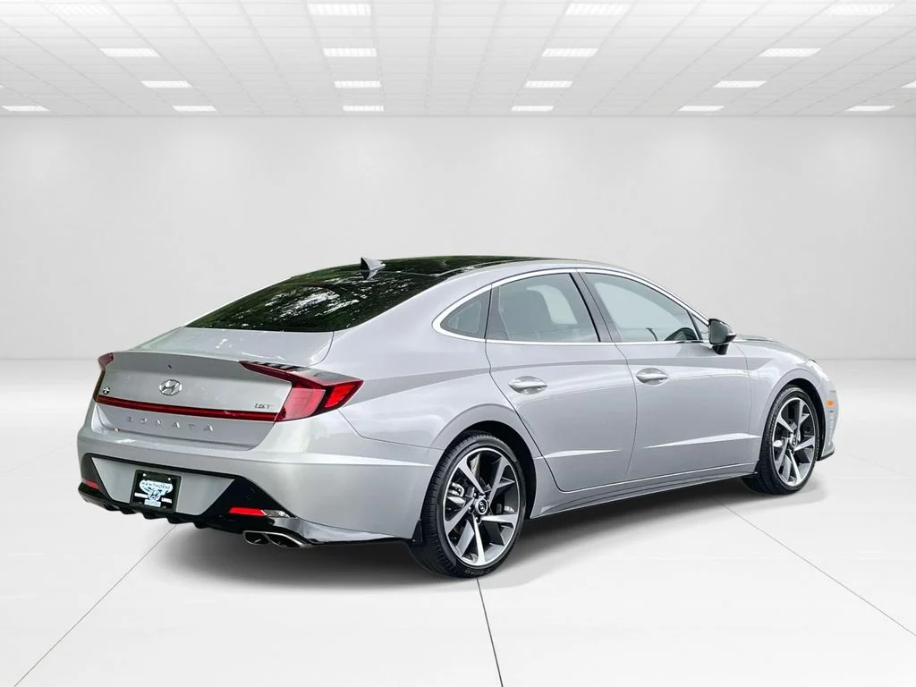 Used 2023 Silver Hyundai SEL Plus image 6