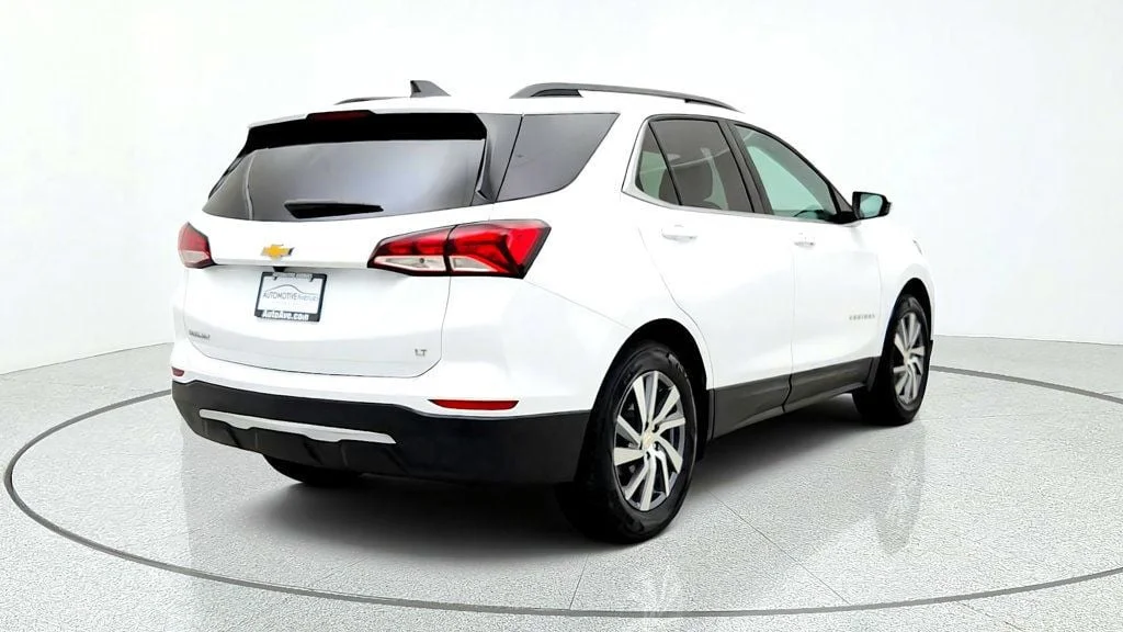 Used 2024 Summit White Chevrolet FWD 4dr LT w/1LT image 5