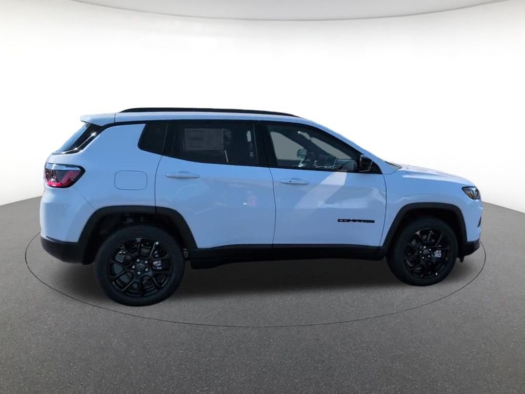 New 2026 Bright White Clearcoat Jeep Latitude image 6